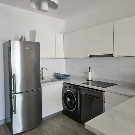 Spacious Beachfront Two-bedroom In Caesar Apartman *