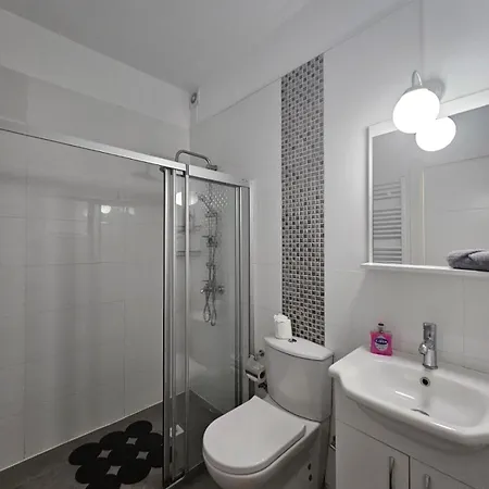 Apartman Spacious Beachfront Two-bedroom In Caesar *