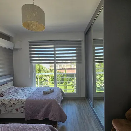 Apartman Spacious Beachfront Two-bedroom In Caesar