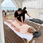 아파트 Spacious Beachfront Two-bedroom In Caesar *