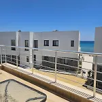 Spacious Beachfront Two-bedroom In Caesar 아파트 *