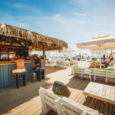 Spacious Beachfront Two-bedroom In Caesar * Boghaz