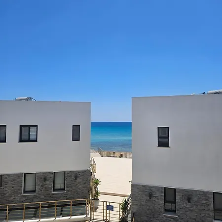 아파트 Spacious Beachfront Two-bedroom In Caesar