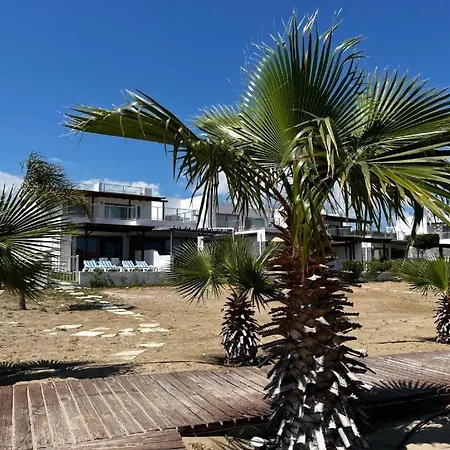 아파트 Spacious Beachfront Two-bedroom In Caesar Boghaz