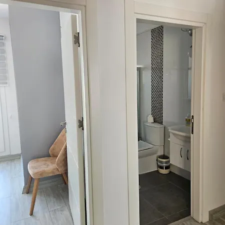 Apartman Spacious Beachfront Two-bedroom In Caesar