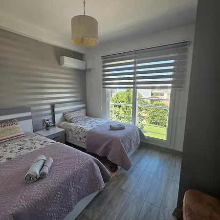 Apartman Spacious Beachfront Two-bedroom In Caesar Bogazi