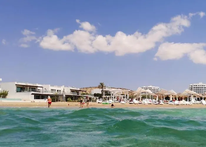 Spacious Beachfront Two-bedroom In Caesar Apartment *