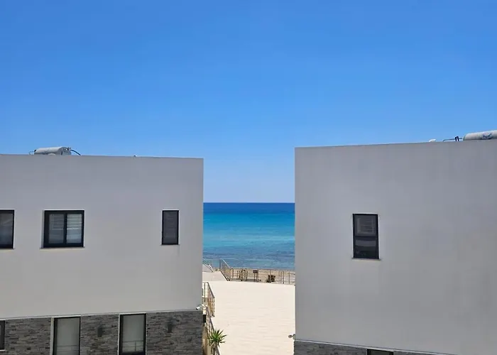 Apartment Spacious Beachfront Two-bedroom In Caesar