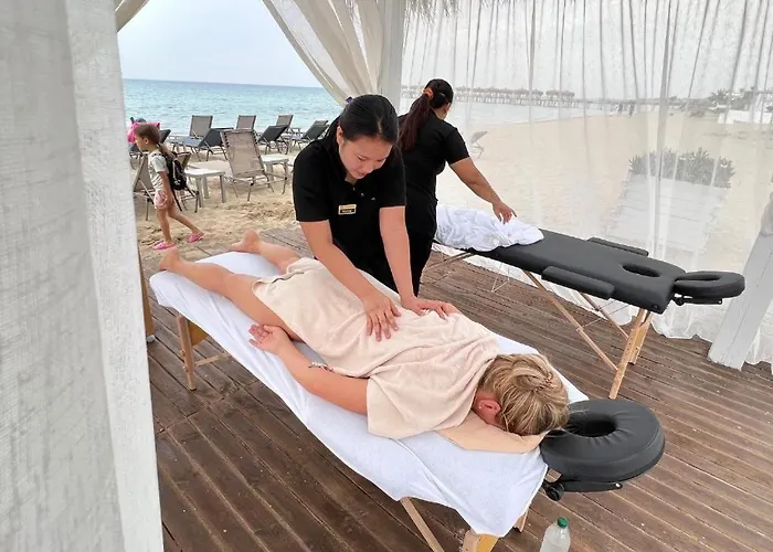 Apartment Spacious Beachfront Two-bedroom In Caesar *