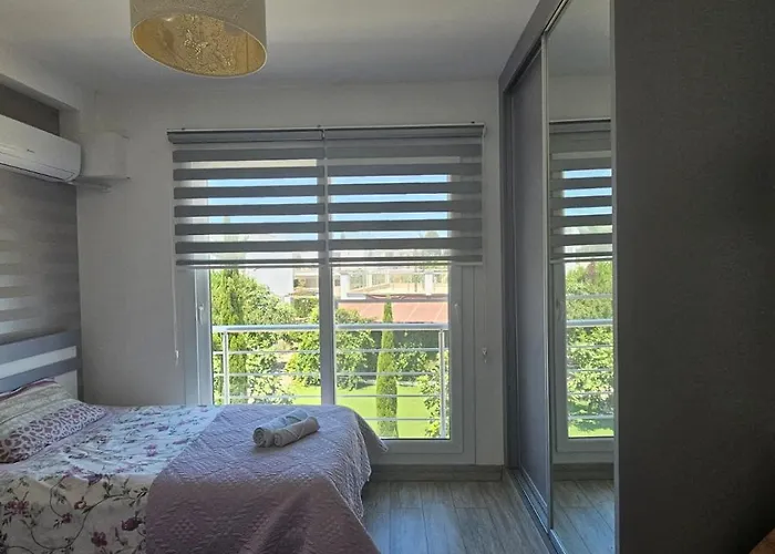 Apartment Spacious Beachfront Two-bedroom In Caesar